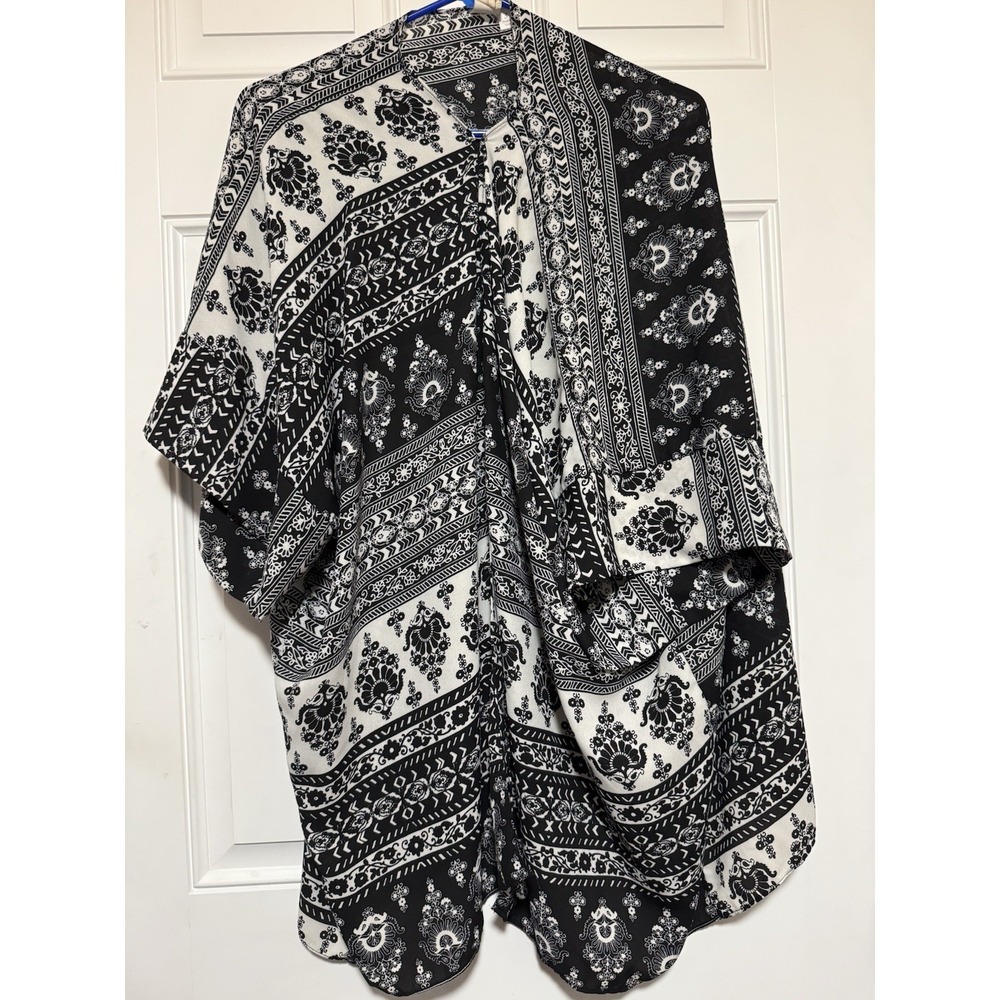 kimono-style cardigan/robe Size Small Made In USA